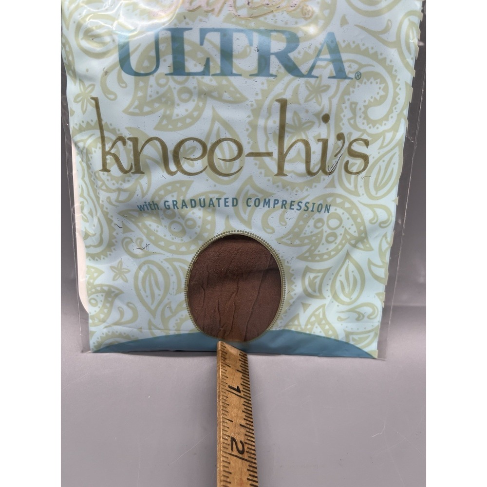 Vintage Y2K Silkies Ultra Knee Hi's Regular Size Beige Honey Compression USA NOS - Picture 4 of 7